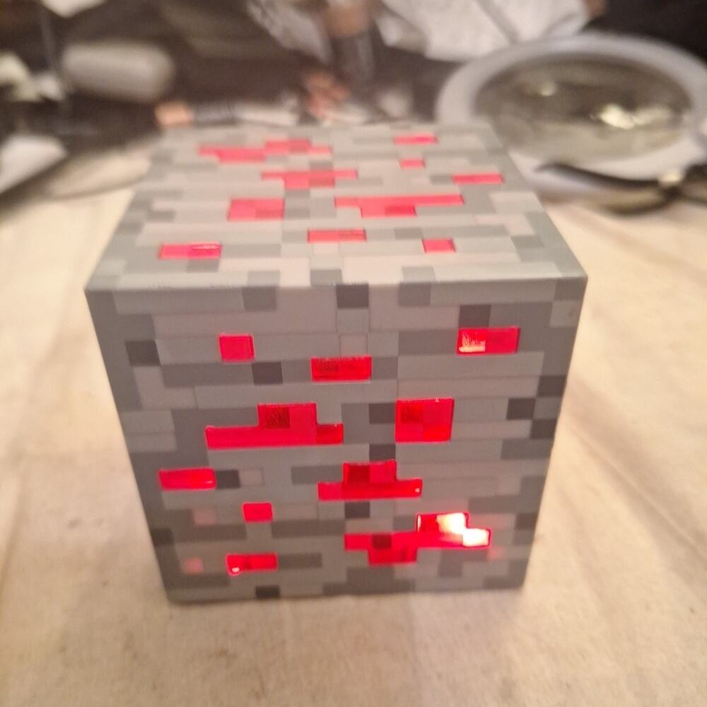 MINECRAFT REDSTONE ORE Light Up Touch Cube Night Light 2012 Think Geek
